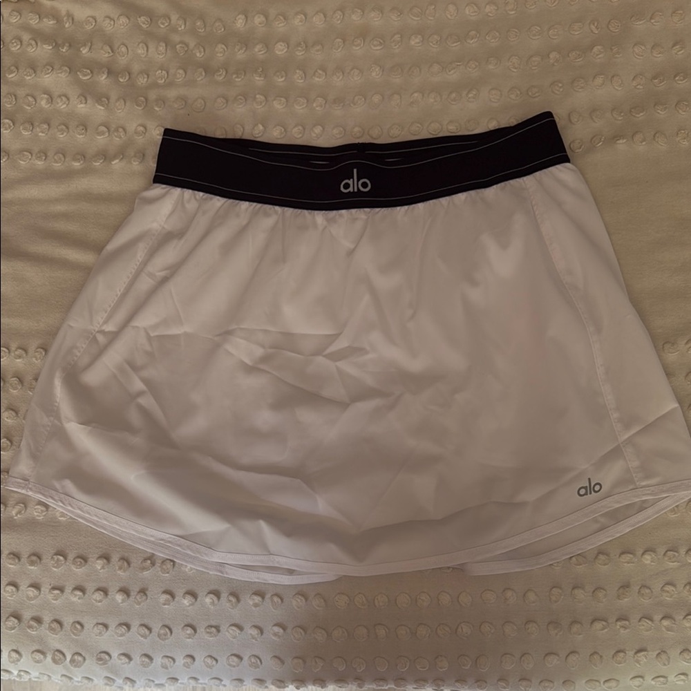ALO Yoga White Bubble Mini Skirt for Casual Wear